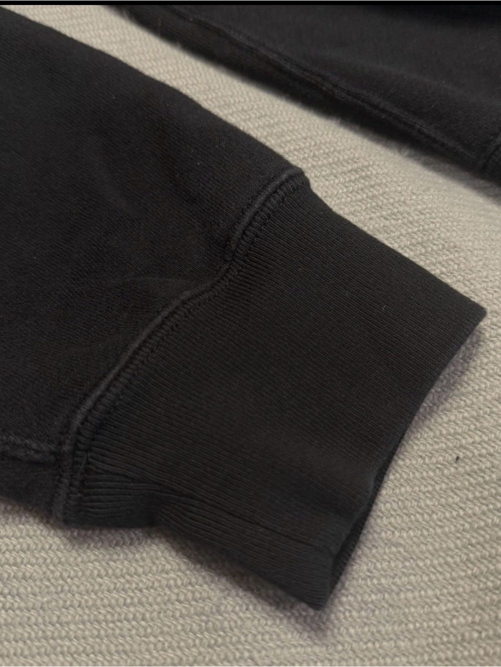 Uniqlo x KAWS Black Crewneck Sweater Companion Graphic Ch/13 - Adult Sm Pullover - Picture 7 of 9